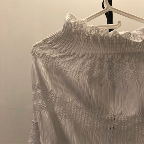 Off-shoulder blouse - Picture 2 of 3